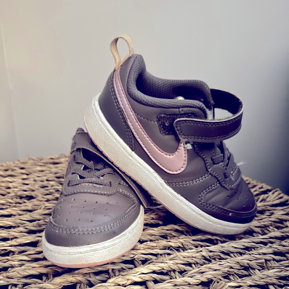 Nike Court Borough Mid